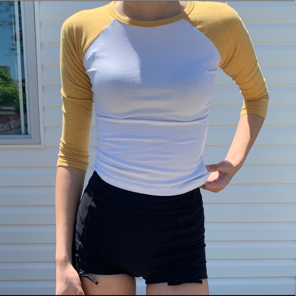 🦋2/$25🦋 GARAGE WHITE ANS YELLOW BASEBALL-T